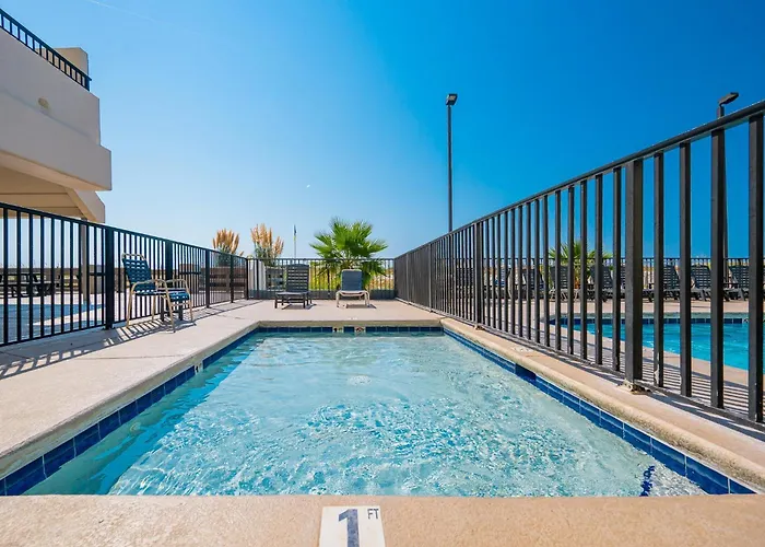 Apartment Island Winds West 671 *